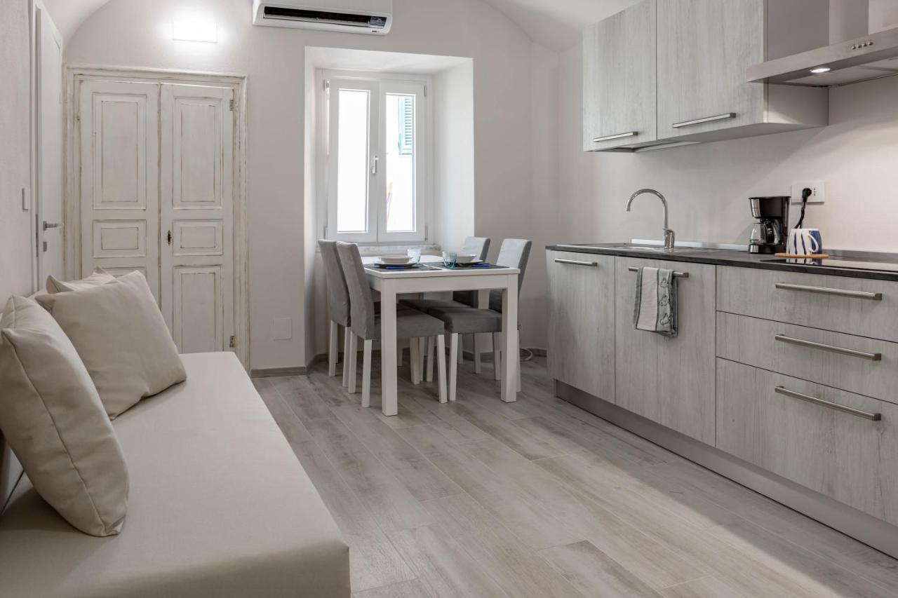 Appartement H11 Piccola Perla A Un Passo Dal Mare à Santo Stefano al Mare Extérieur photo