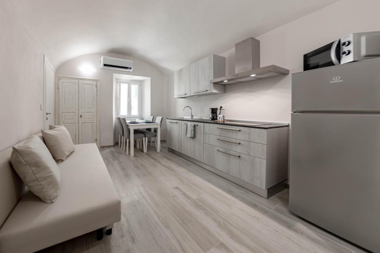 Appartement H11 Piccola Perla A Un Passo Dal Mare à Santo Stefano al Mare Extérieur photo